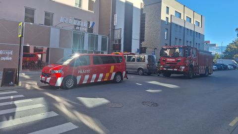 PILDID ⟩ Uilgama hakanud tulekahjualarm tekitas Kesklinna keskuses ärevust