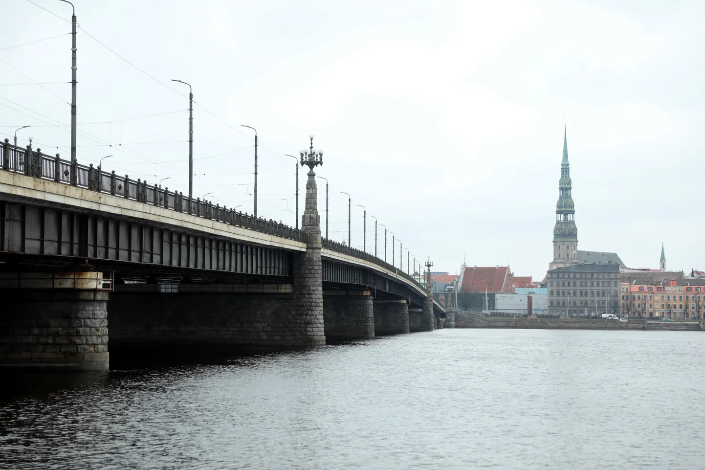 Akmens tilts pār Daugavu.