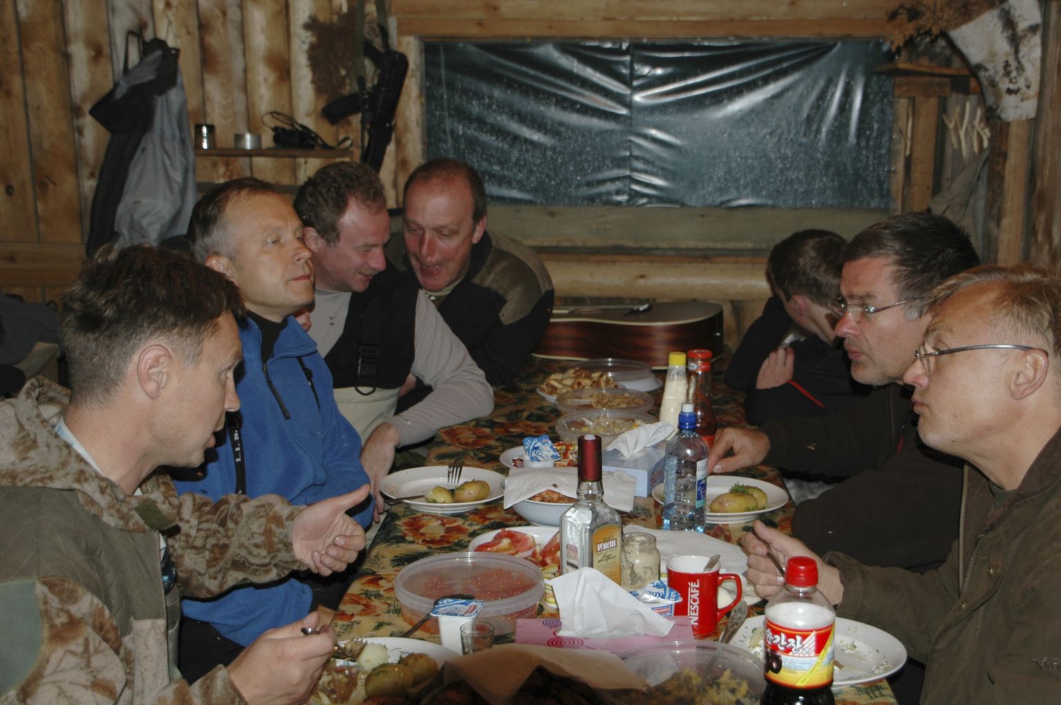 Foto on dateeritud 22. augustil 2010, Läti Panga president Ilmars Rimsevics (vasakult teine, sinises) ja Vene relvakompanii juht Dmitri Pilshchikov (vasakult kolmas). Foto sisestati Scanpixi andmebaasi 19. veebruaril 2018.