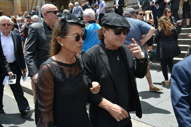 Täna toimus Austraalias Sydneys ansambli AC/DC kitarristi Malcolm Youngi matus