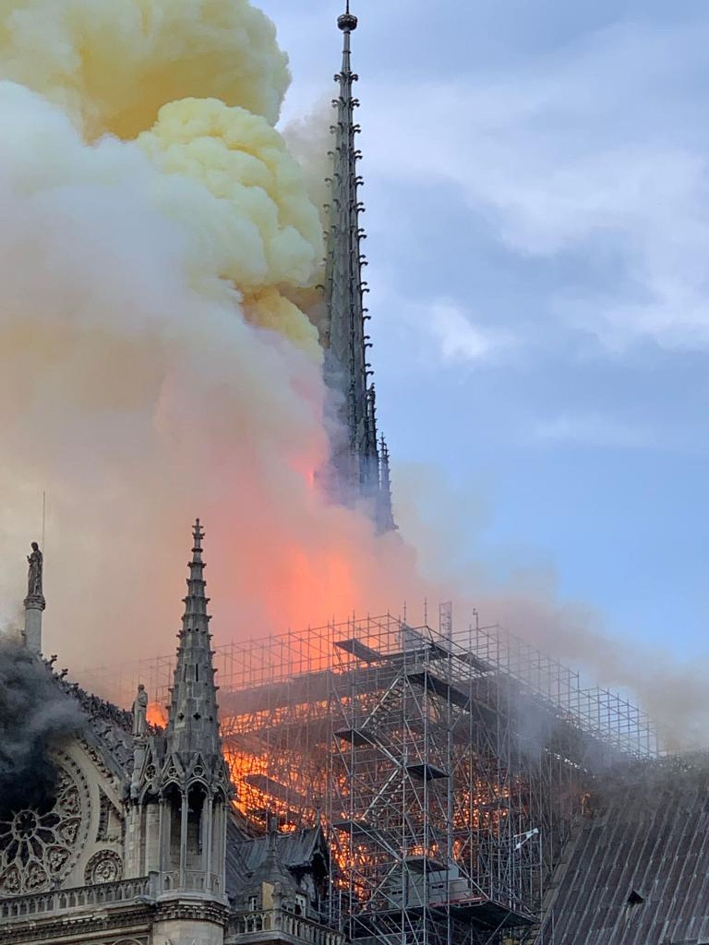 Põleng Pariisi Jumalaema kirikus 15. aprillil 2019