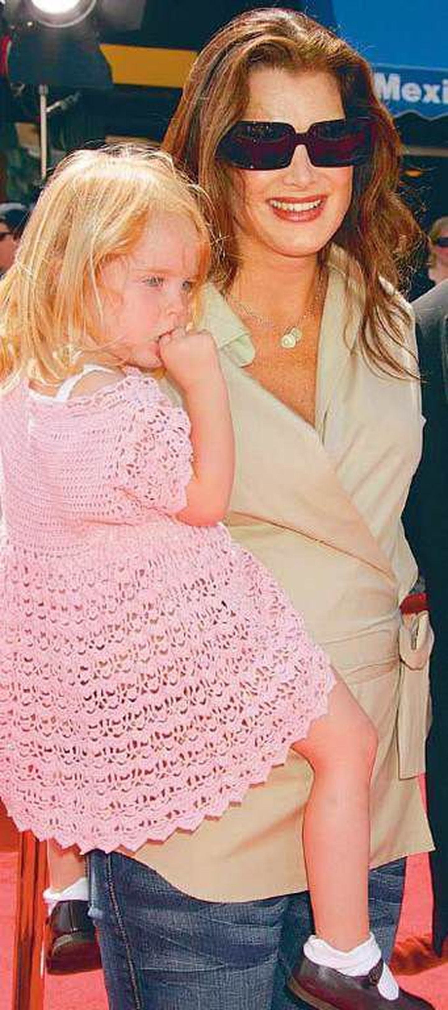 Hollywoody näitleja Brooke Shields tütre Rowan Fran cisega. Shieldsil on suurkujudest pakatav sugupuu, kuhu kuulub
näiteks ka Inglismaa kuningas Edward III.