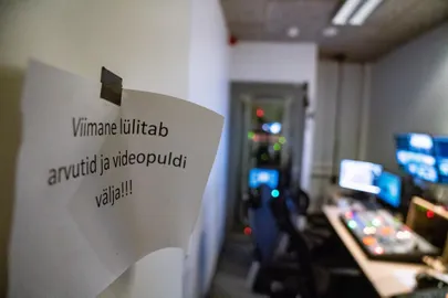 Tallinna TV ruumides on välja lülitatud nii arvutid ja videopult kui ka kõik muu, sest telekanal lõpetas töö.
