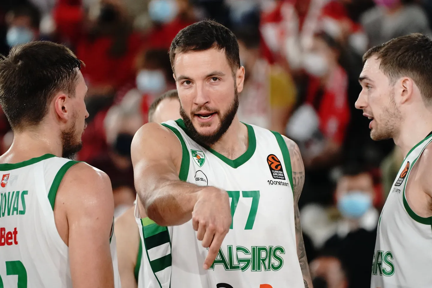 Kaunase Žalgiris korvpallurid. Fookus on keskmängijal Joffrey Lauvergne'il.