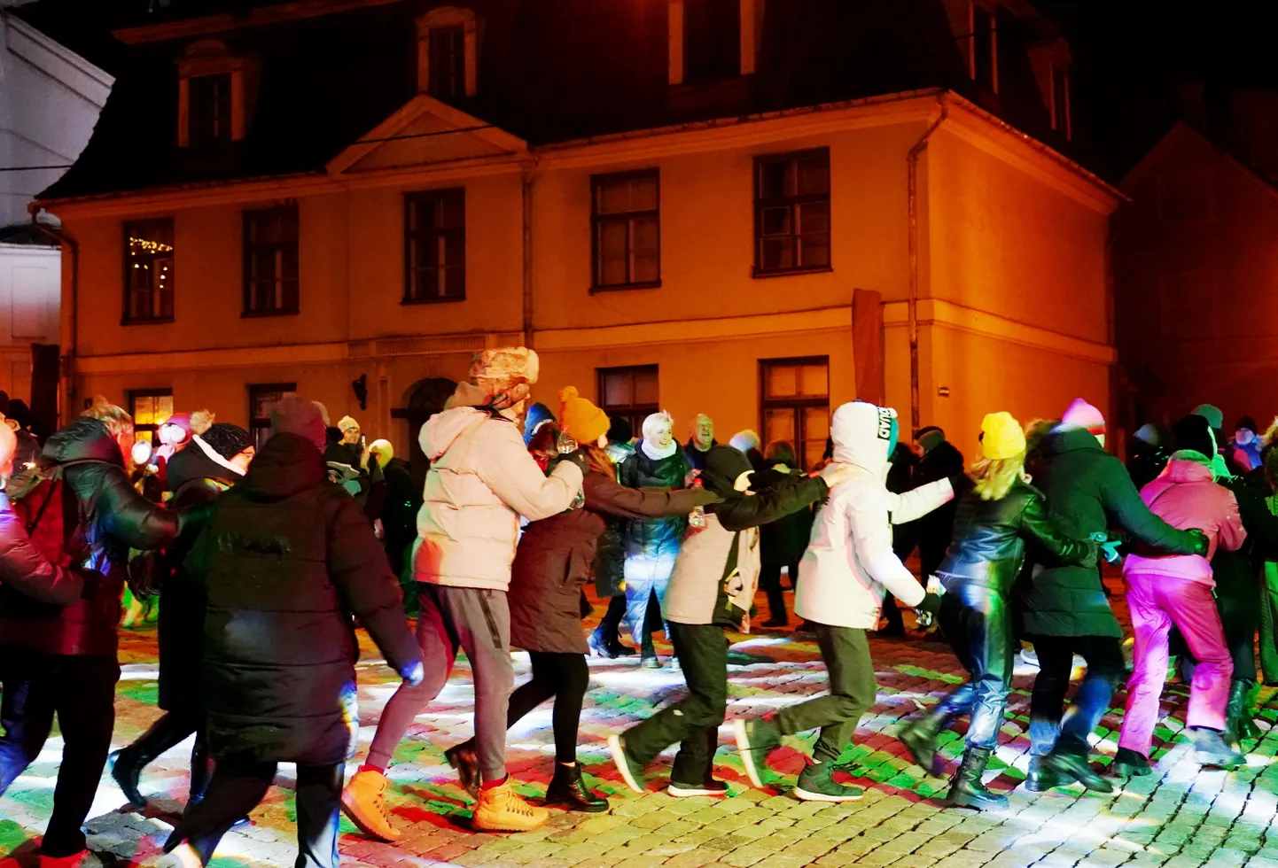 Jaunā gada sagaidīšanas svinības laukumā pie Rīgas pils.