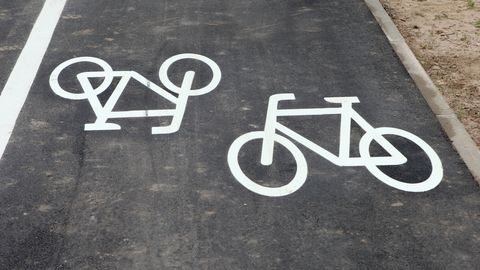 Prebivalci Imanta zbrali 2000 podpisov proti poseku dreves za novozgrajeni kolesarski pas