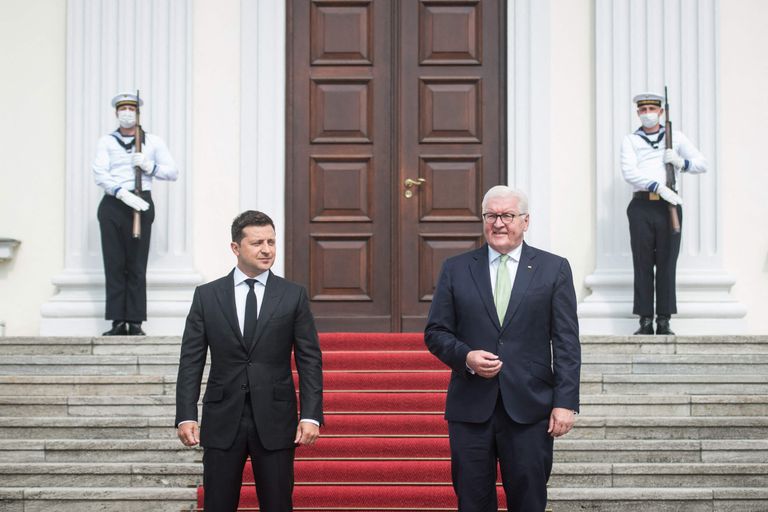 Ukrainas prezidents Volodimirs Zelenskis un Vācijas prezidents Franks Valters Šteinmeiers.