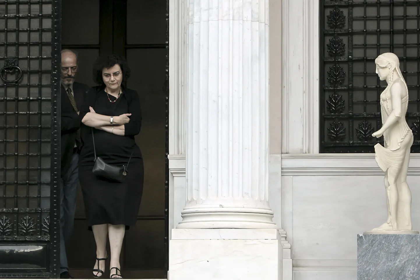 Nüüdseks endine rahandusminister Nadia Valavani peaministri kabinetist lahkumas.