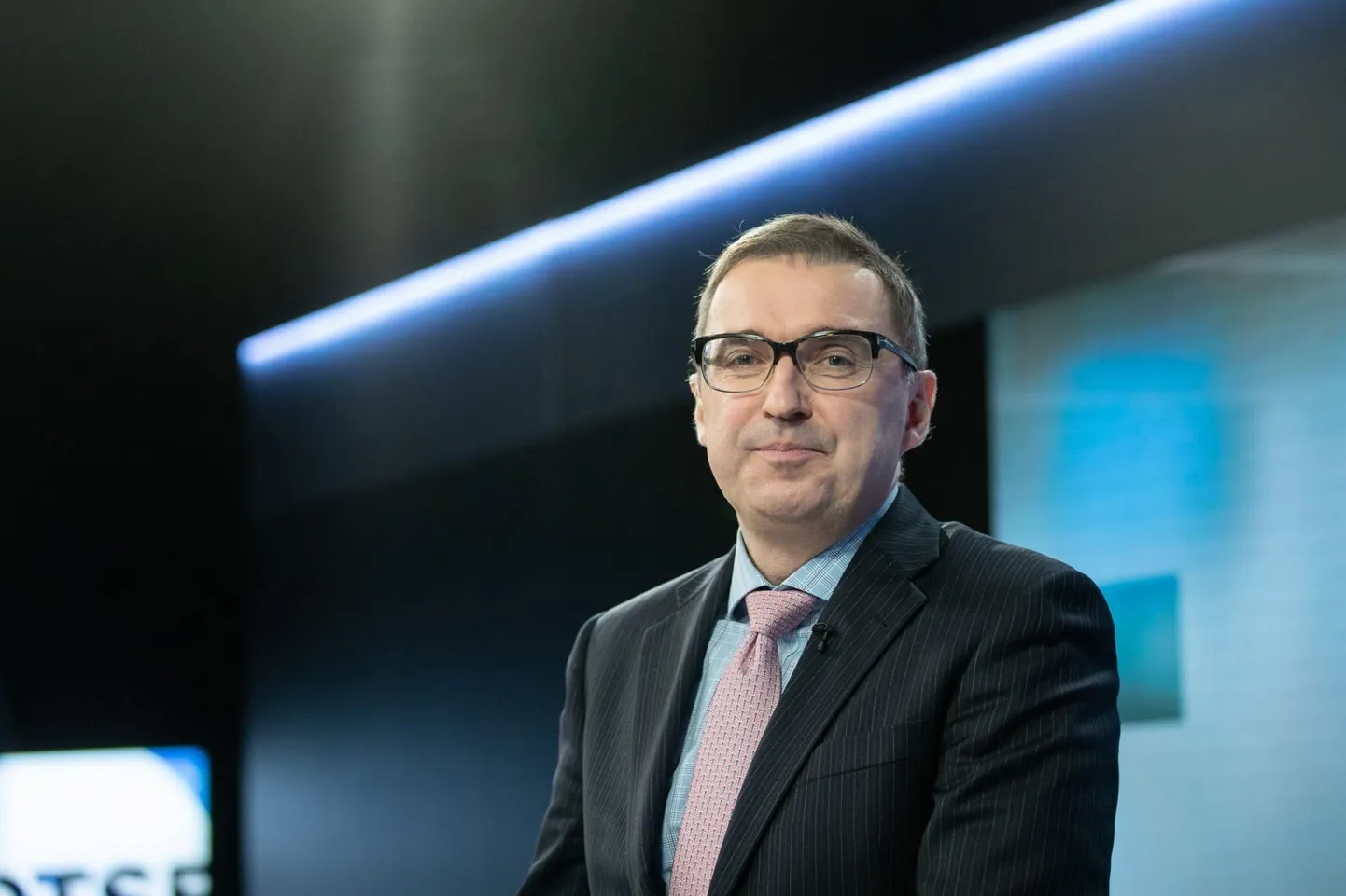 Ettevõtlus- ja IT-minister Andres Sutt vastas eile kuuldud etteheidetele, et tema ei saa vastutada eelmiste ministrite tegemiste ja tegematajätmiste eest.