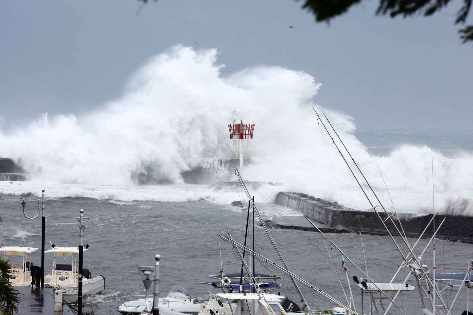 Prantsusmaa saart Réunioni piitsutas neljapäeval tsüklon Bejisa