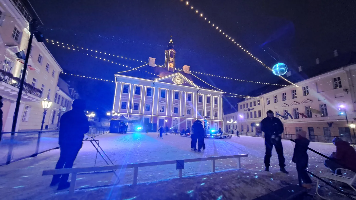 Laupäeva õhtul peetud jäädiskol oli vahetult enne abilinnapea etteastet vaid mõni uisupeoline.