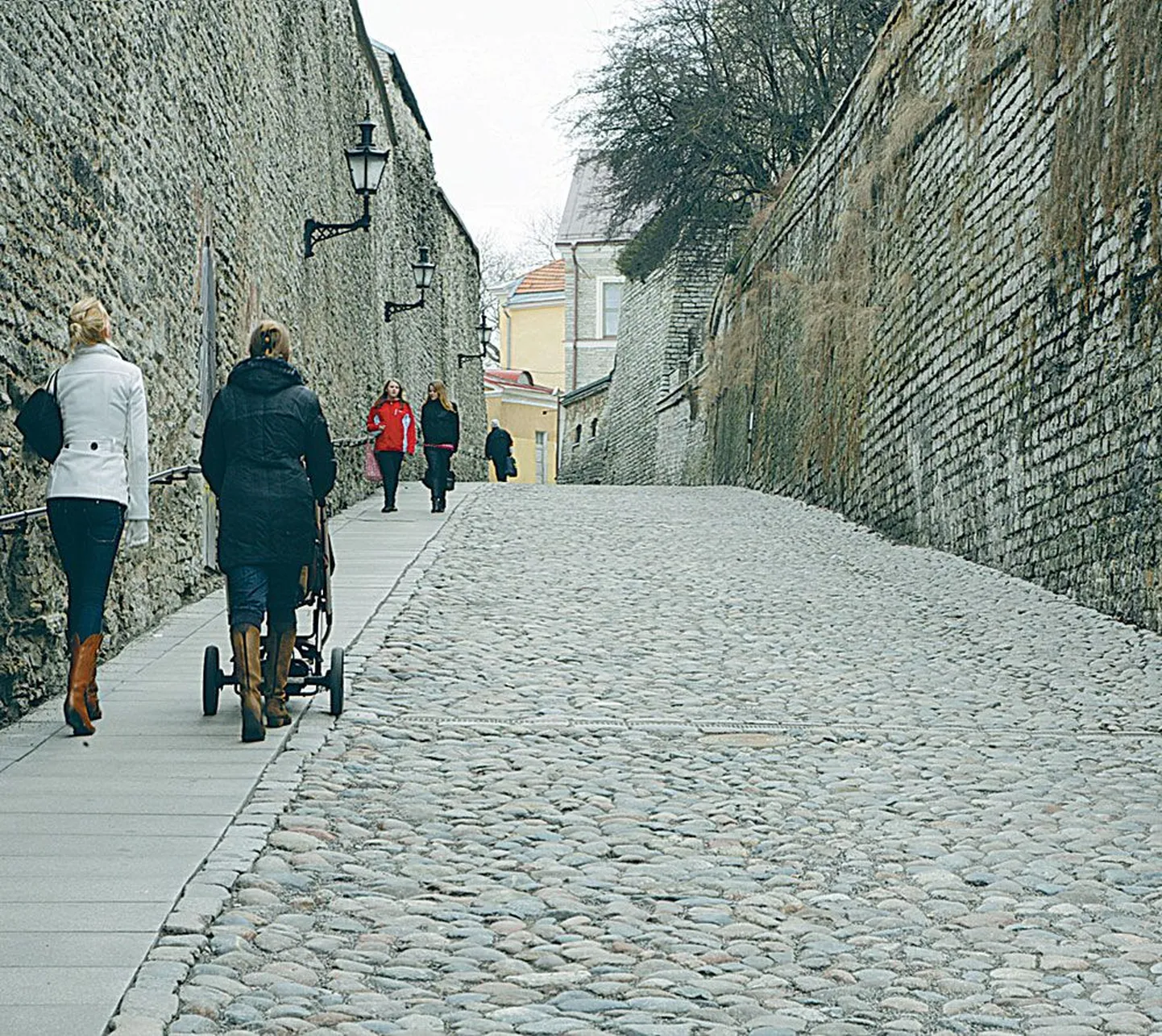 Kunstnikud leiavad, et Pikk jalg peaks jääma matrjoškadest ja merevaigust vabaks.
