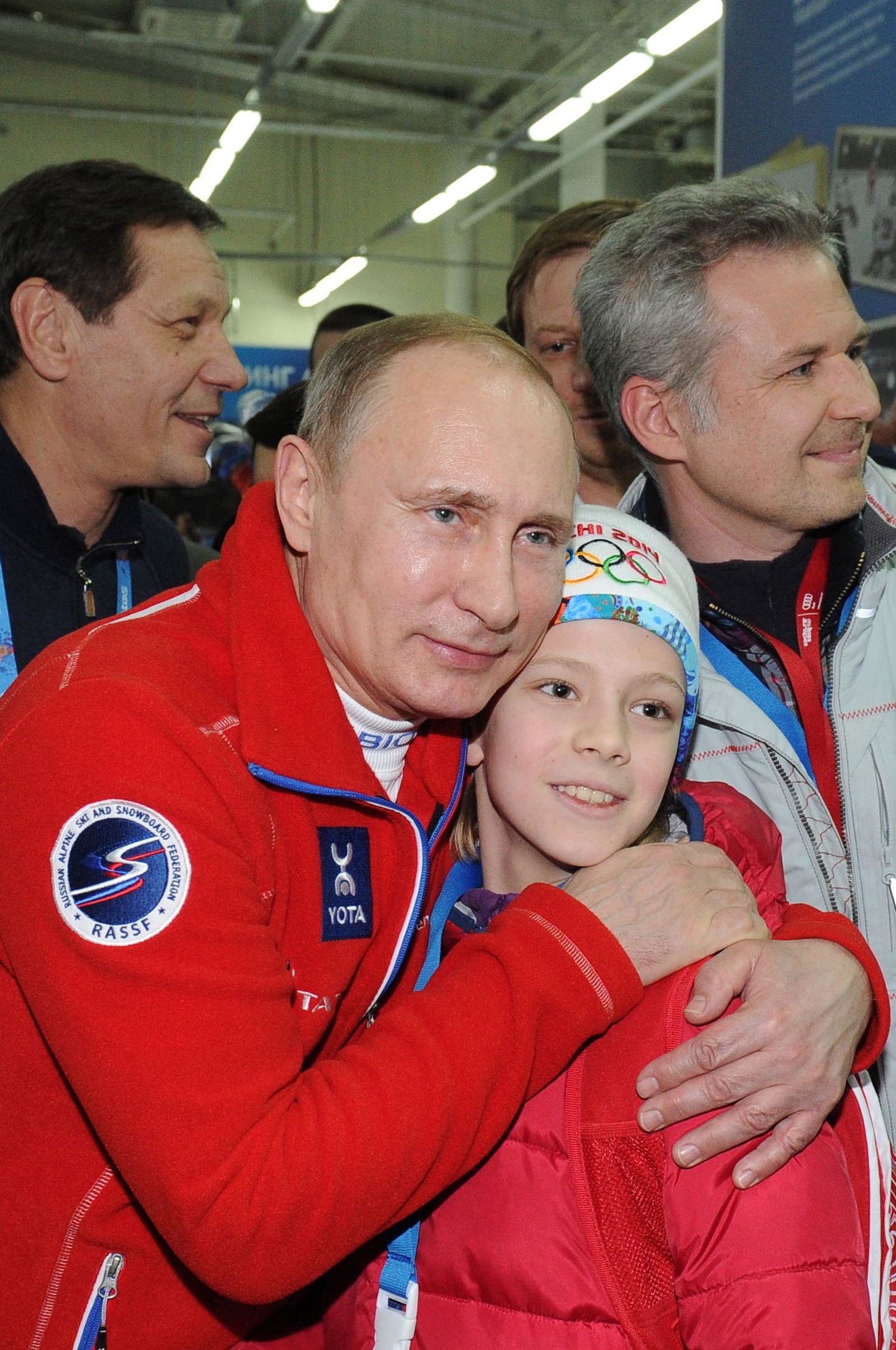 Vladimir Putin koos noore olümpiakülalisega