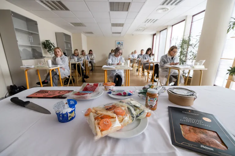 На дегустацию и оценку каждого продукта давалось по пять минут.