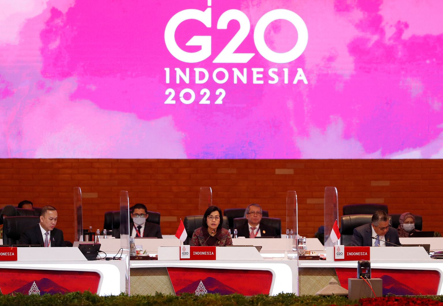 Indoneesia rahandusminister Sri Mulyani Indrawati kõnelemas G20 rahandusministrite ja keskpankurite kohtumise avamisel Balil, Indoneesias.