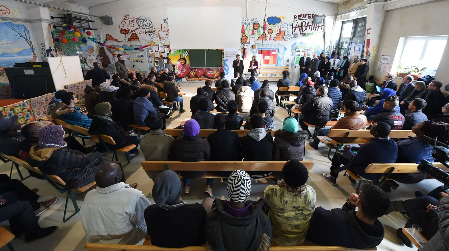 Varjupaigataotlejad Saksamaal infotunnis.
