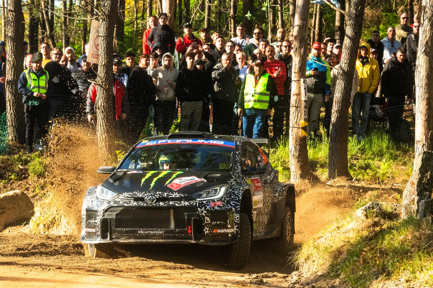Oliver Solberg Toyota Yaris Rally2-autoga Portugali MM-rallil.