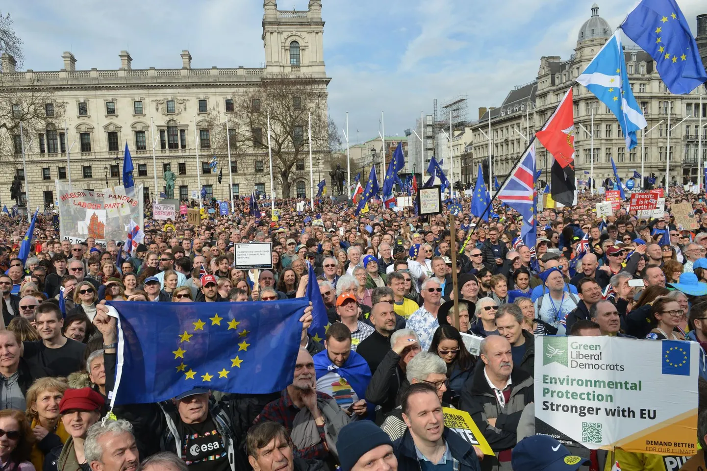 23. märtsil Ühendkuningriigi pealinnas Londonis korraldatud meeleavaldusel nõudsid miljon inimest uut Brexiti-referendumit.