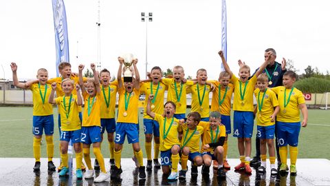 GALERII ⟩ Rahvusvahelise jalkavõistluse Saaremaa Cup 2023 autasustamine