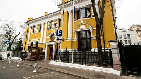 Rusija in Estonija izmenično izganjata diplomate zaradi napetosti