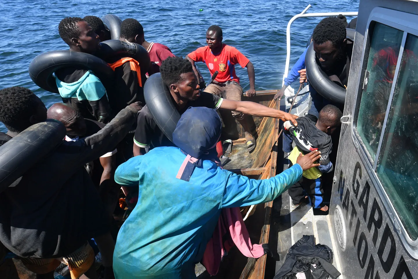 Aafrikast pärit põgenikud teel Itaaliasse augustis 2023.