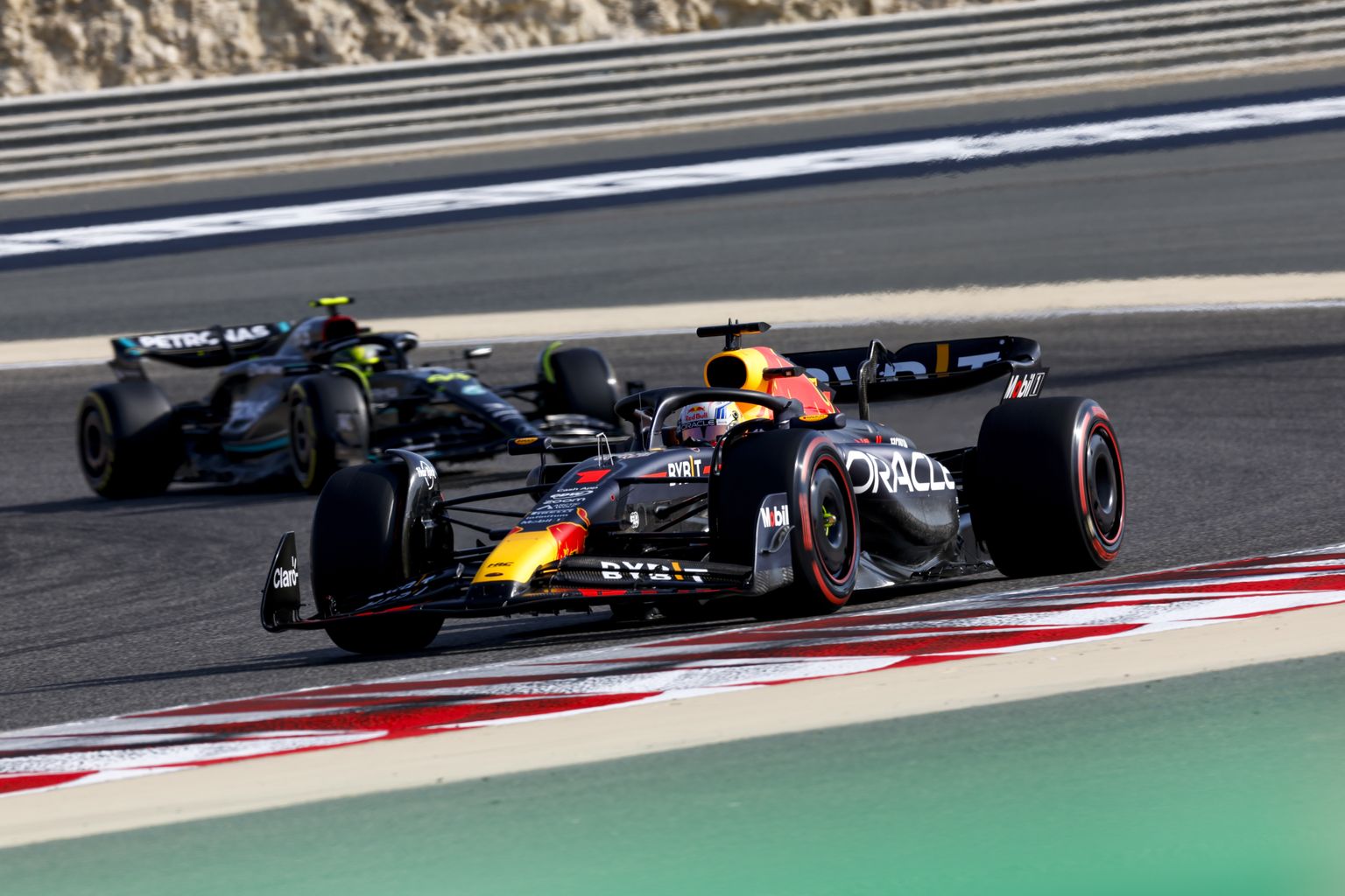 Red Bull jättis Mercedese hooaja avaetapil selgelt selja taha.
