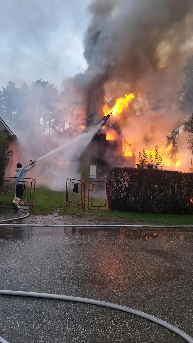 Tulekahju Elvas Pargi tänaval.
