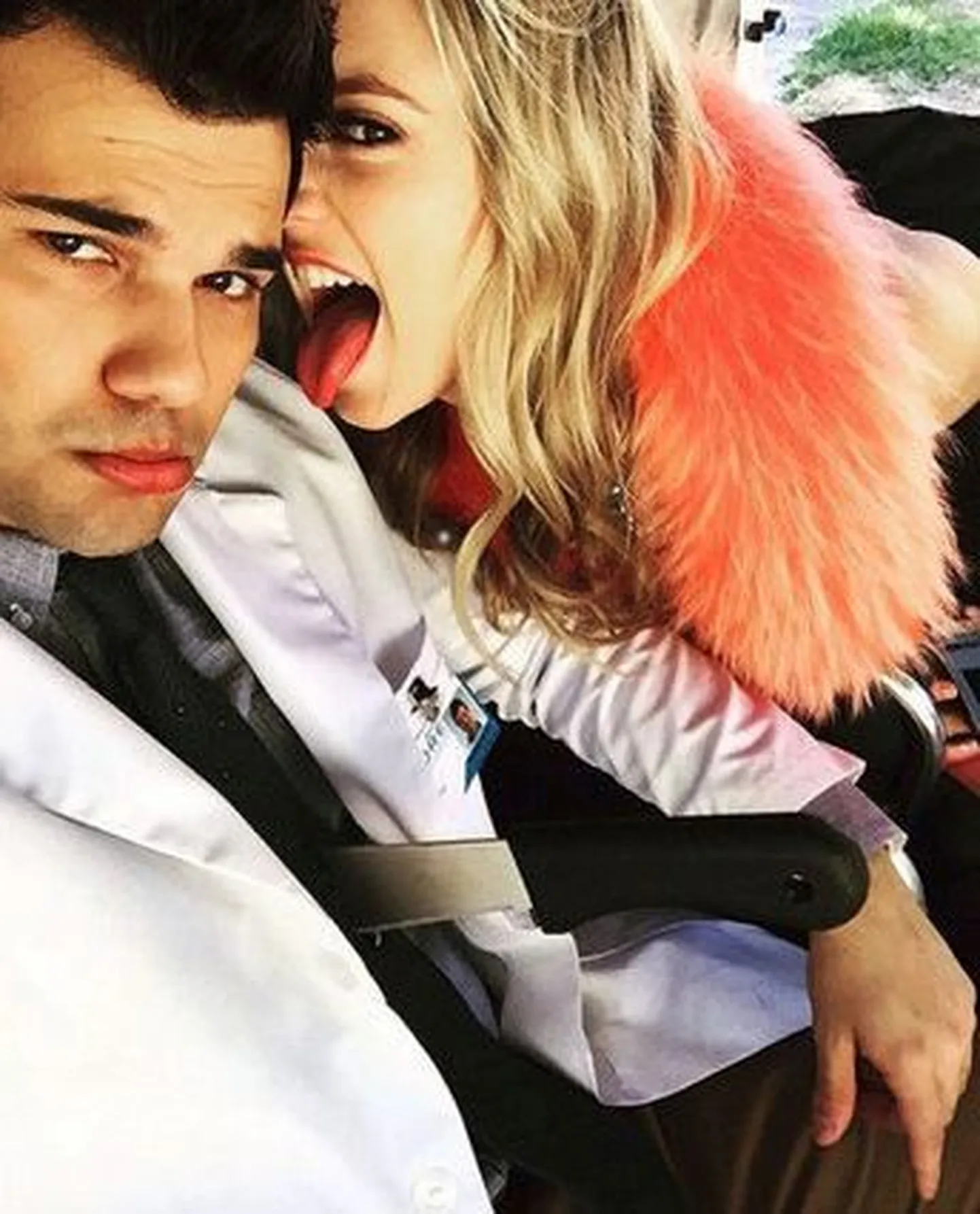 Billie Lourd ja Taylor Lautner