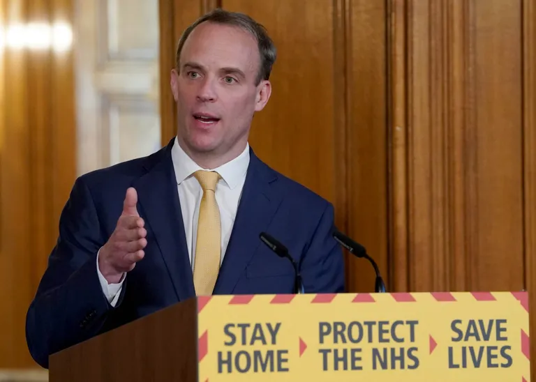 Briti välisminister Dominic Raab, kes täidab peaministri kohuseid, 7. aprillil 2020 koroonaviiruse-teemalisel pressikonverentsil
