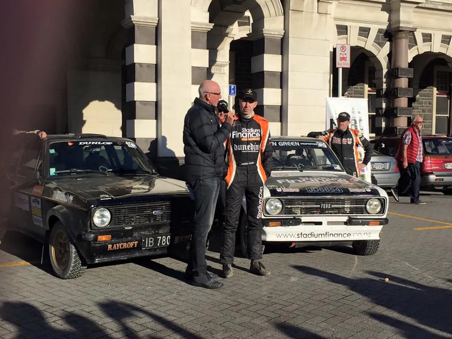 Markko Märtin (paremal) Otago Rally finišis.