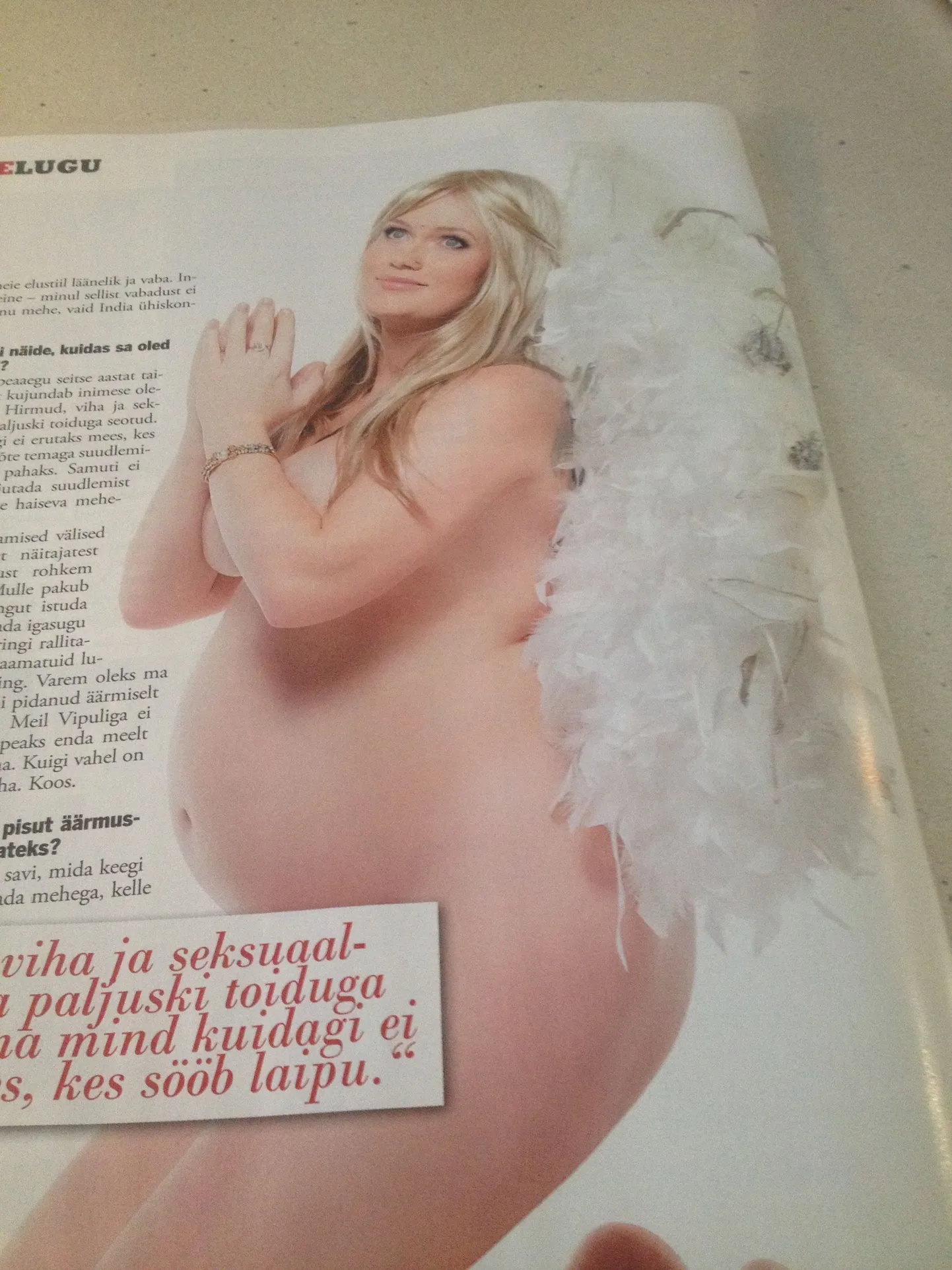 Kroonika palus Airi Kansaril (endine Airi Ojamets) võrrelda eesti ja india meest. Lauljatar nimetas lihasööjaid enda jaoks ebameeldivateks laibasööjateks.