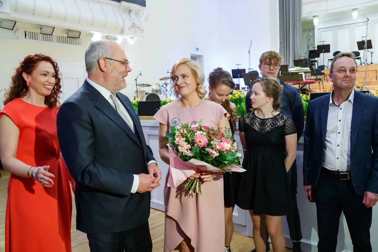 2022. aastal valis Eesti Naisliit aasta emaks Eesti Lasterikaste Perede Liidu presidendi, nelja lapse ema Aage Õunapi. Teda õnnitles ka president Alar Karis.