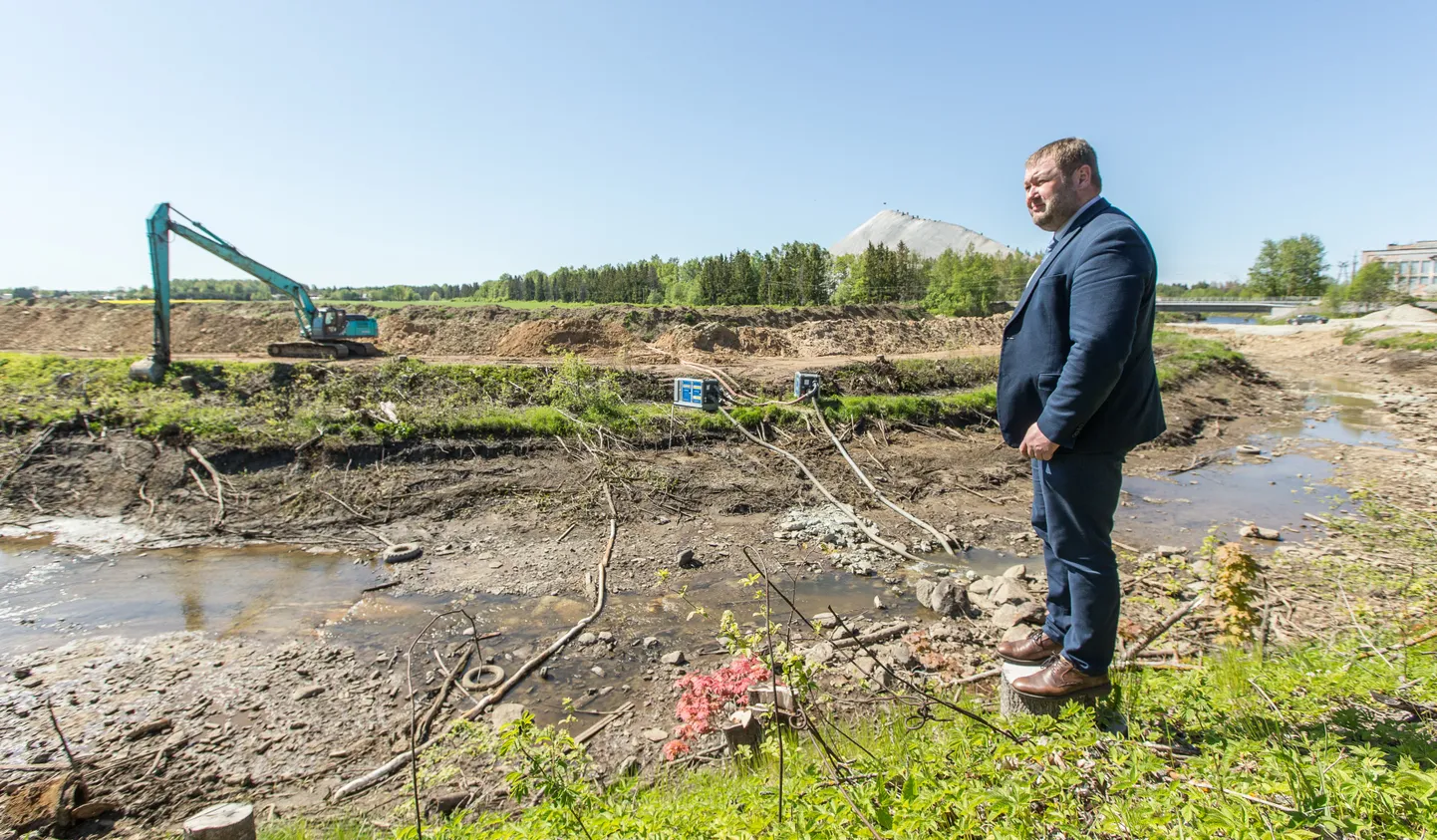 На "Järve Biopuhastus" министр окружающей среды Рене Кокк ощутить запах своим носом не успел, зато далее непосредственно на месте ознакомился с очисткой реки Пуртсе.