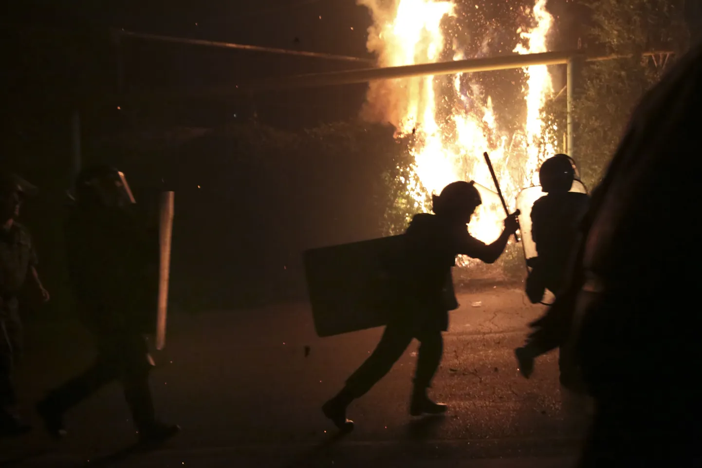 Märulipolitsei kähmles Armeenias taas valitsusvastaste meeleavaldajatega.