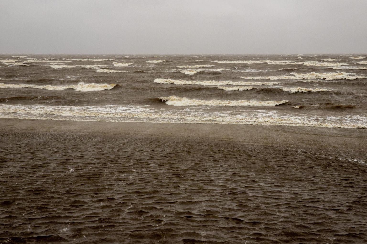 Tuul tugevneb, eriti rannikul.