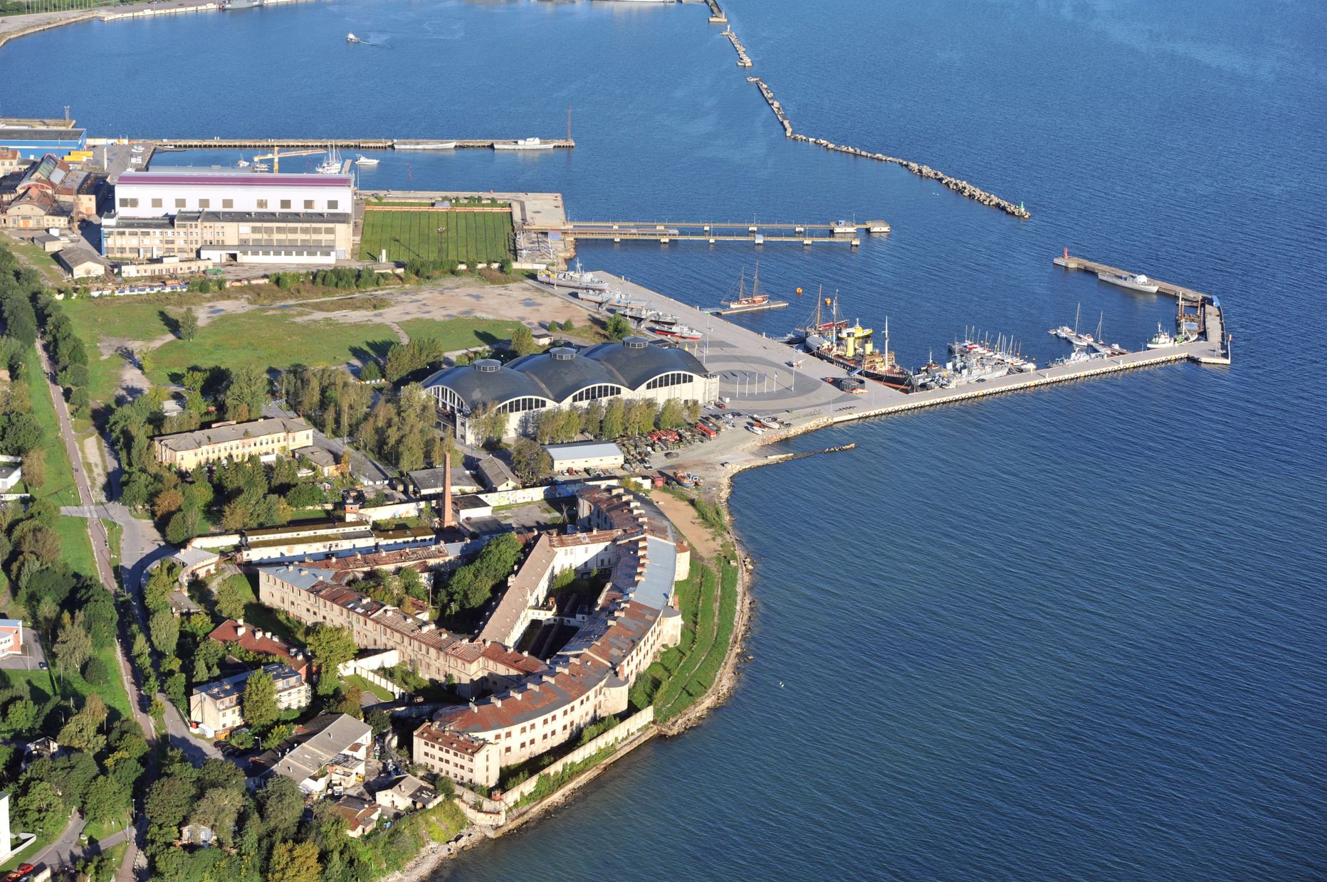 Vaated Tallinnale õhust: Noblessneri sadamaala