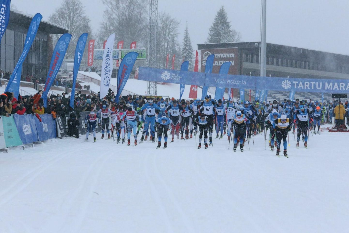 Tartu maraton sõideti värskelt sadanud lumes. Põhidistantsil läks rajale üle 2300 suusataja.