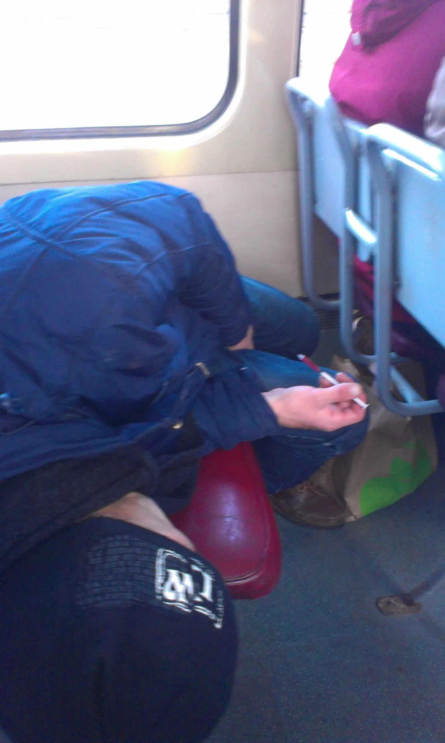 Narkomaan Kopli trammis.