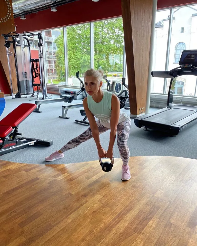 Дина в спортивном клубе