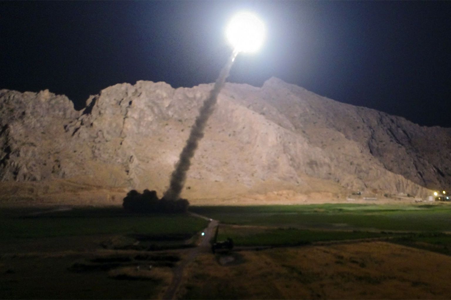 Iraani riikliku uudisteagentuuri foto raketirünnakust Süüriale.