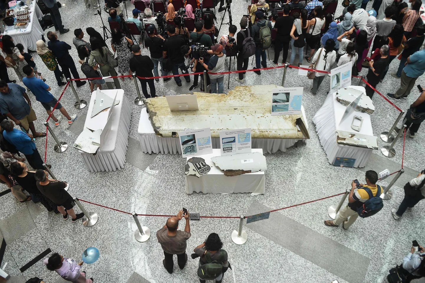 Malaisia reisilennuki lend MH370 meeskonnaliikmete ja reisijate lähedased mälestusüritusel Kuala Lumpuris.
