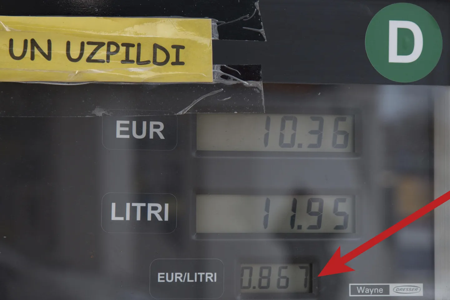Diisli tankimine Ruhja tanklas Lätis