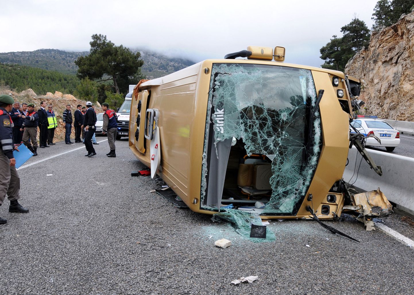 Türgis sai laupäeval Antalyas juhtunud bussiõnnetuses vigastada 22 Venemaa päritolu turisti, teatas Vene saatkond.