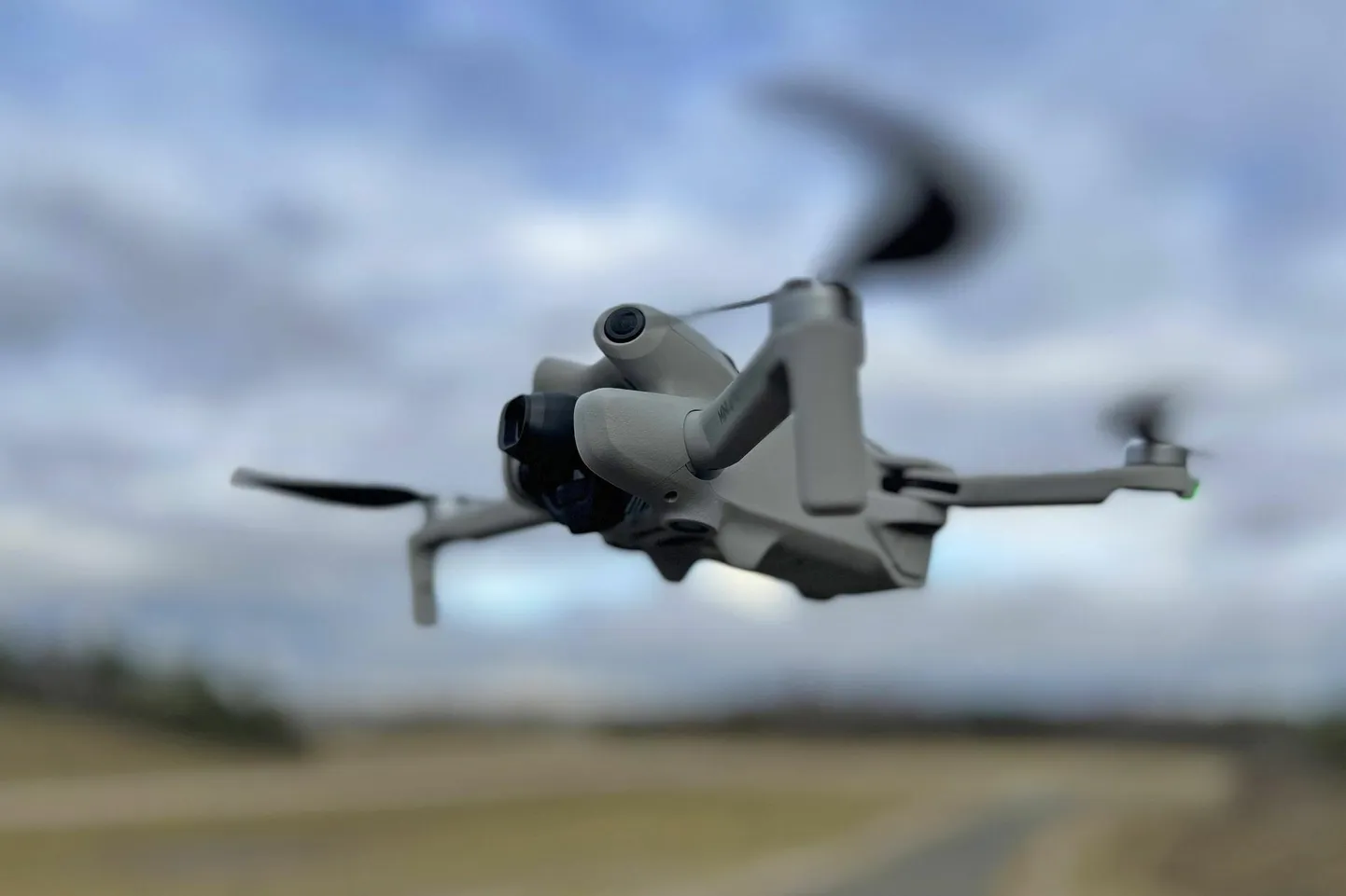 Иллюстративное фото дрона китайского гиганта DJI, который переправляется из Эстонии в Украину. Именно вокруг этих дронов разгорелась полемика по поводу новой программы поддержки Украины.