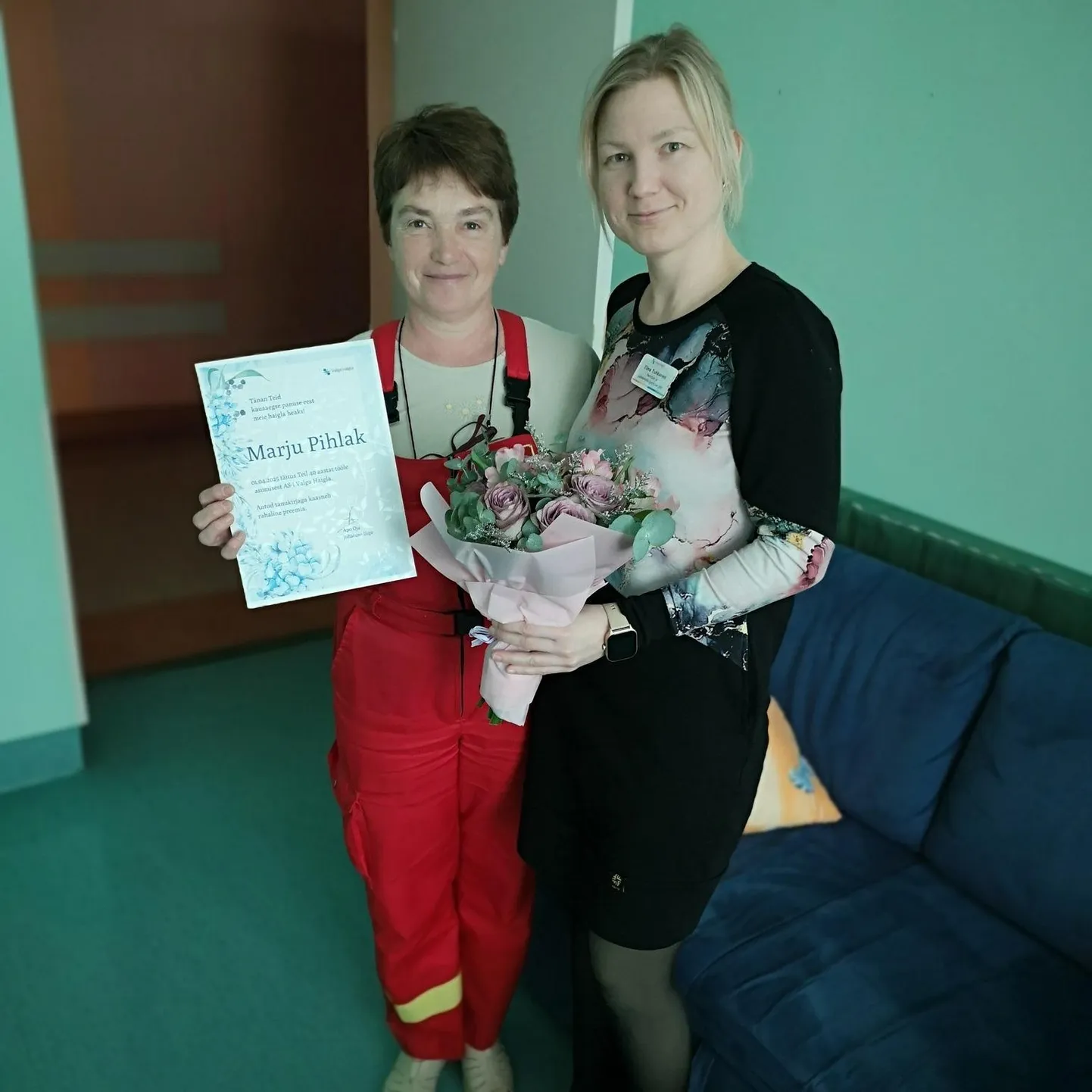 Marju Pihlak koos Valga haigla õendusjuhi Tiina Tuhkanen-Kostrovaga