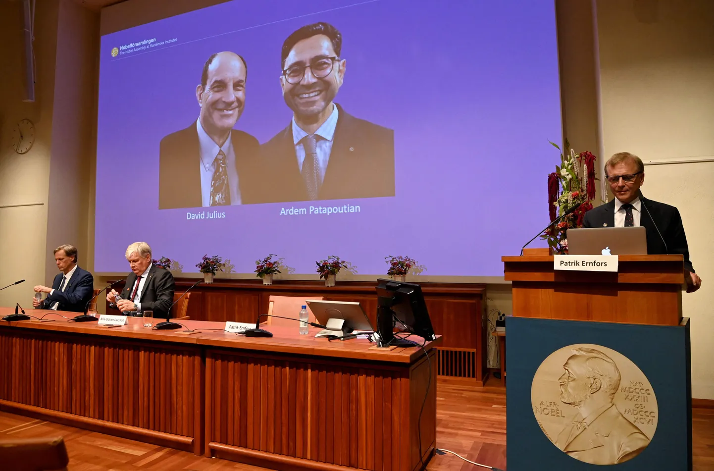 Лауреатами Нобелевского премии по физиологии и медицине 2021 года стали американцы Дэвид Джулиус и Ардем Патапутян.