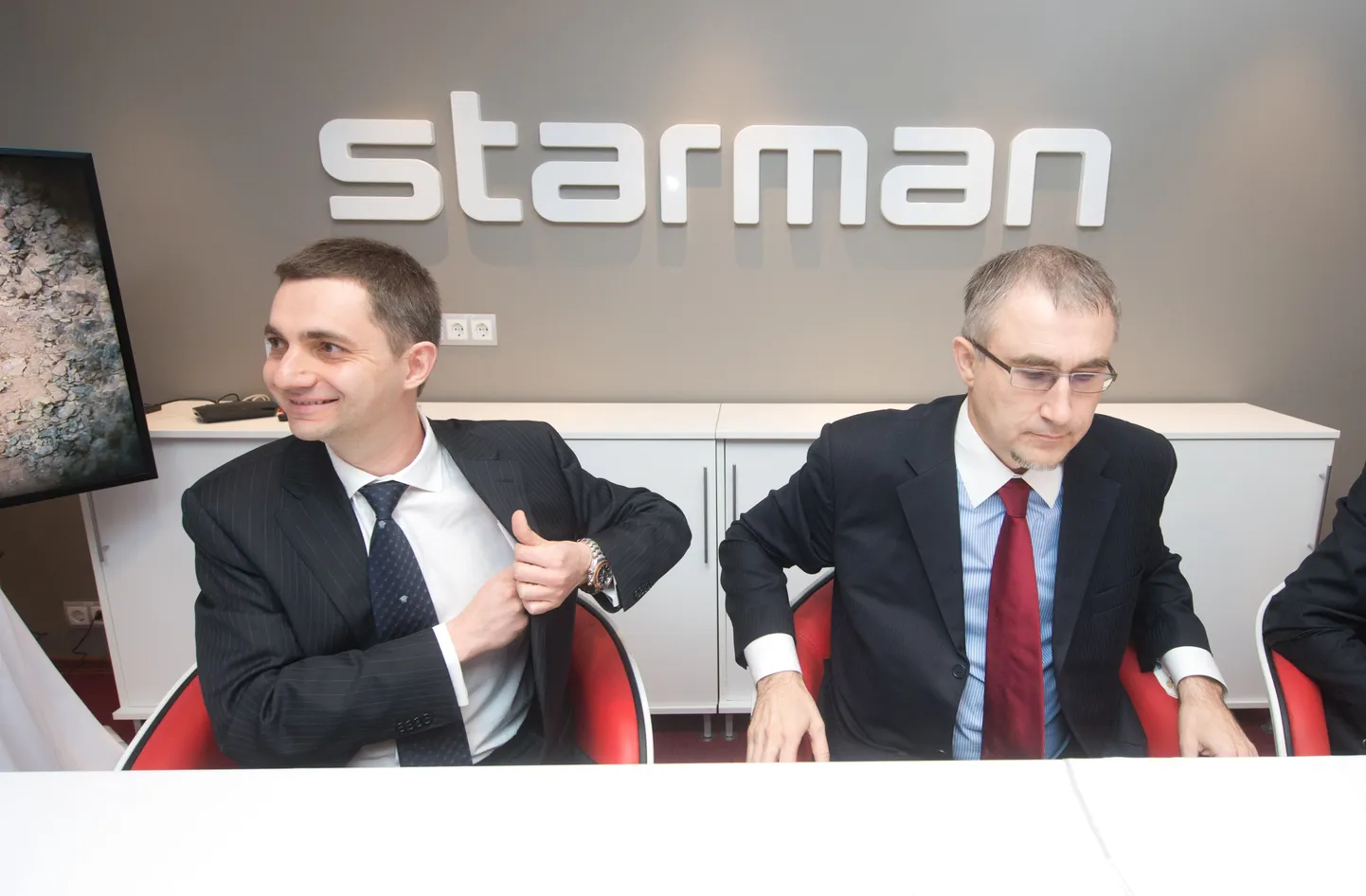 East Capitali esindaja Balti riikides Gert Tiivas (vasakul) ja Starmani juht Peeter Kern täna pressikonverentsil.