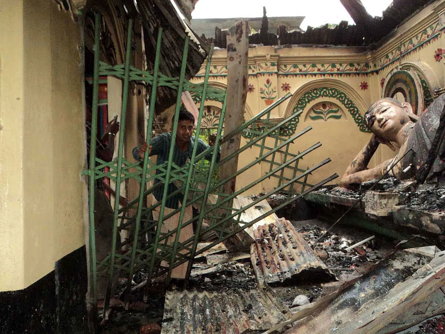Maha põletatud Shima Bihari tempel Kagu-Bangladeshis Ramu linnas.