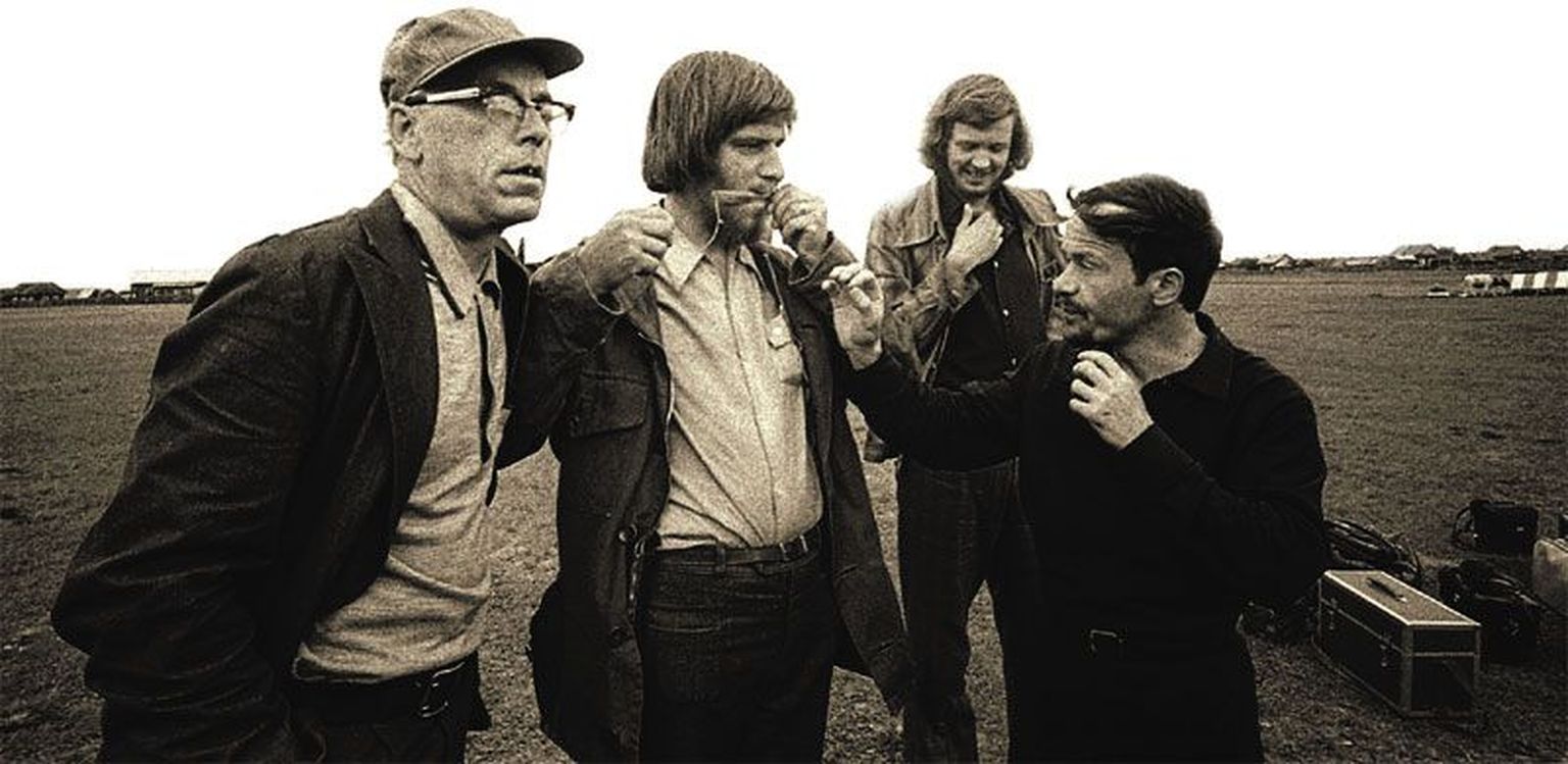 «Linnutee tuulte» võtetel: Lennart Meri (vasakult), Heno Sarv, Aado Lintrop ja Igor Brodski.