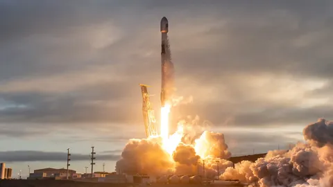 SpaceX veab lähiajal 1,6 miljardi eest kosmosesse «sõjamasinaid»